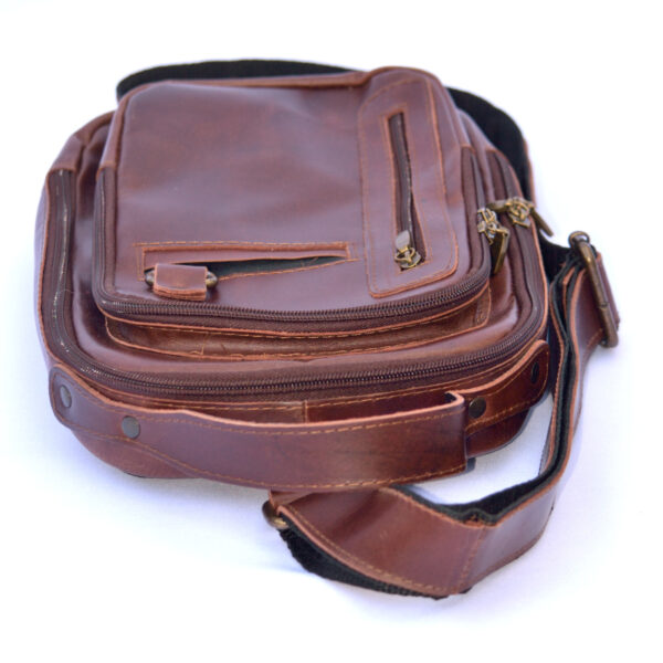 Bandolera Hombre Piel Pull Up Café Belluno vista superior