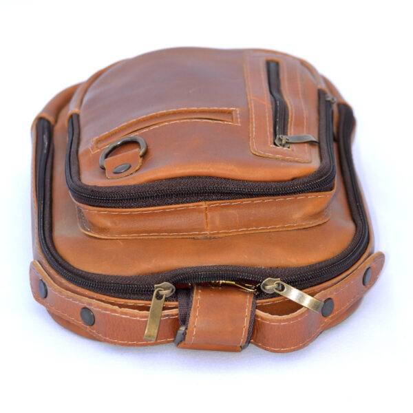 Bandolera Belluno para Hombre de Piel Pull Up Miel vista superior